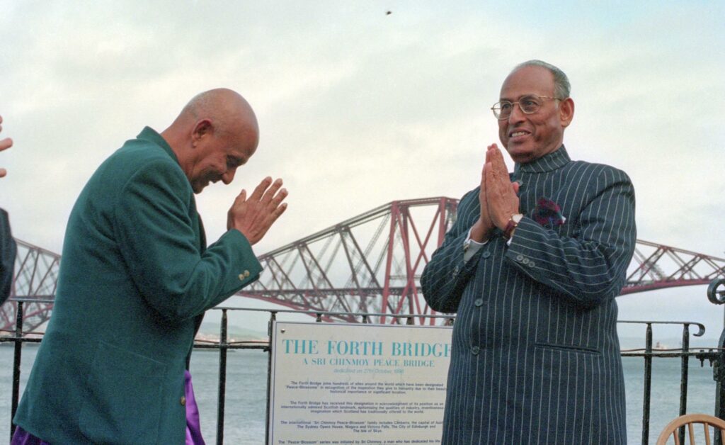 forth-bridge-peace-singvi-ckg-0_1996-10-27--33